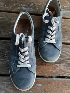 Ecco Navy Leather Casual Sneakers with Cream Laces